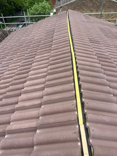 Expert Roofer Aylesbury 38 27 18 Medium