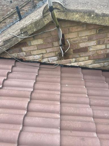 Expert Roofer Aylesbury 38 27 19 Medium