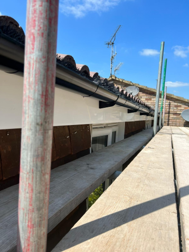 Expert Roofer Aylesbury 38 27 25 Medium