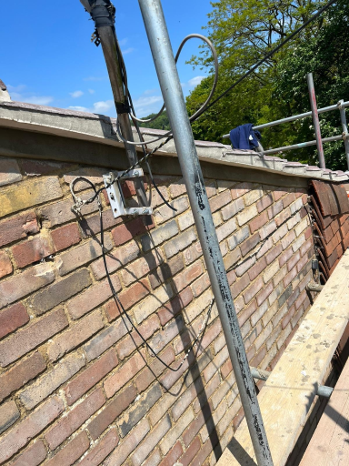 Expert Roofer Aylesbury 38 27 31 Medium