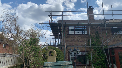 Roofer Aylesbury 28 Medium