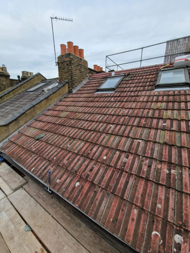 Roofer Aylesbury 54 Medium