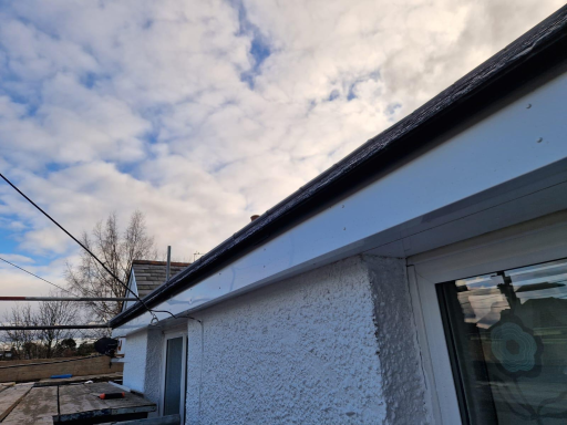 Roofer Aylesbury 57 Medium