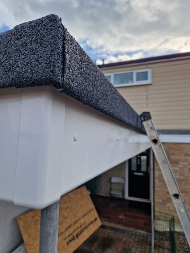 Roofer Aylesbury 83 Medium
